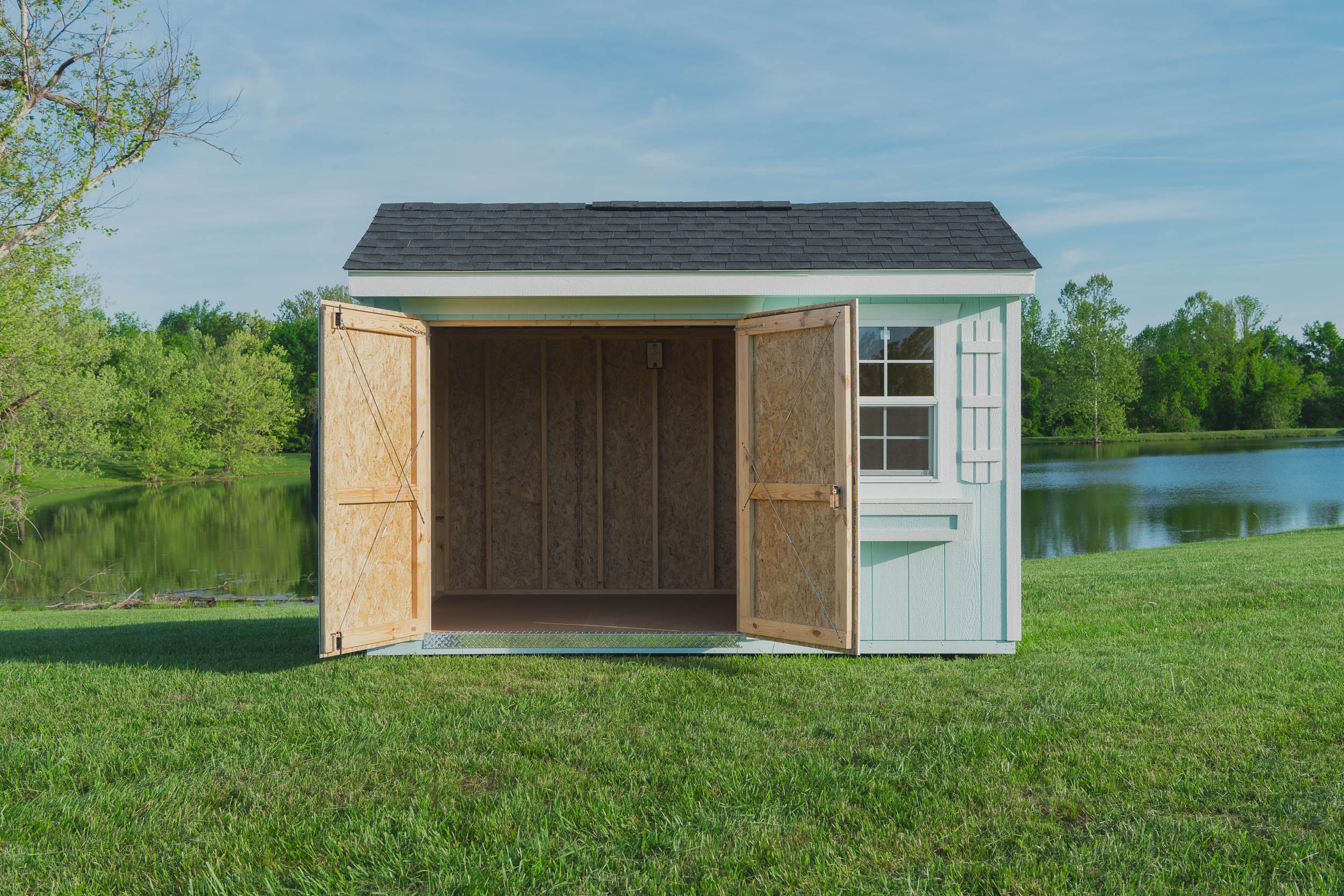 Cottage building placed in a pasture
